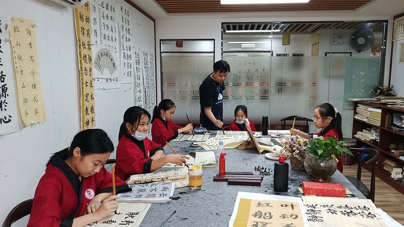 在线教育平台与传统课堂：优劣对比解析