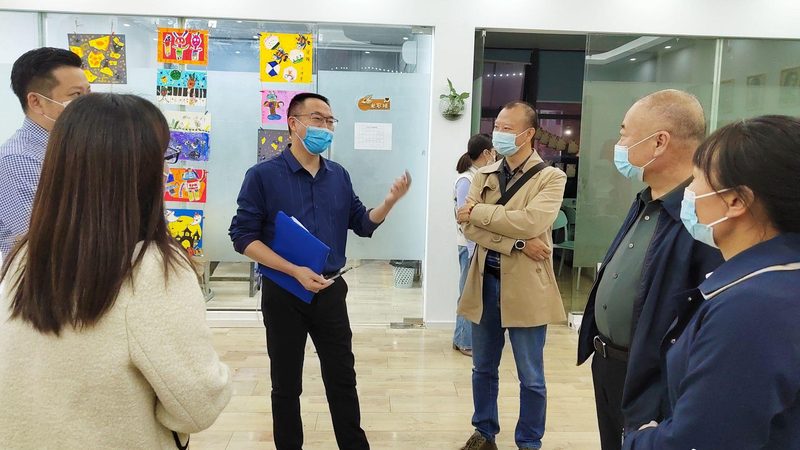 小标题：编程教育的兴起