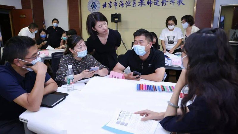 网络课程平台的功能繁多，但大致可以分为以下几个类别：